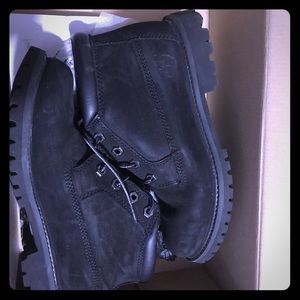 Black waterproof Timberland mid boot